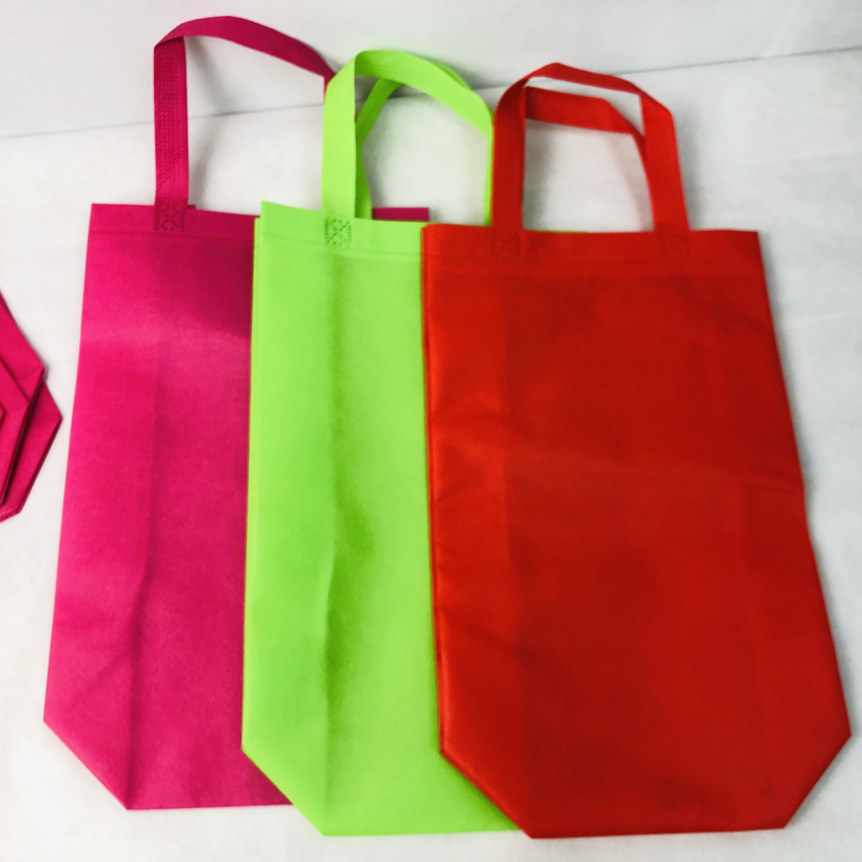 中国大量用于购物袋的一次性材料聚丙烯纺粘布